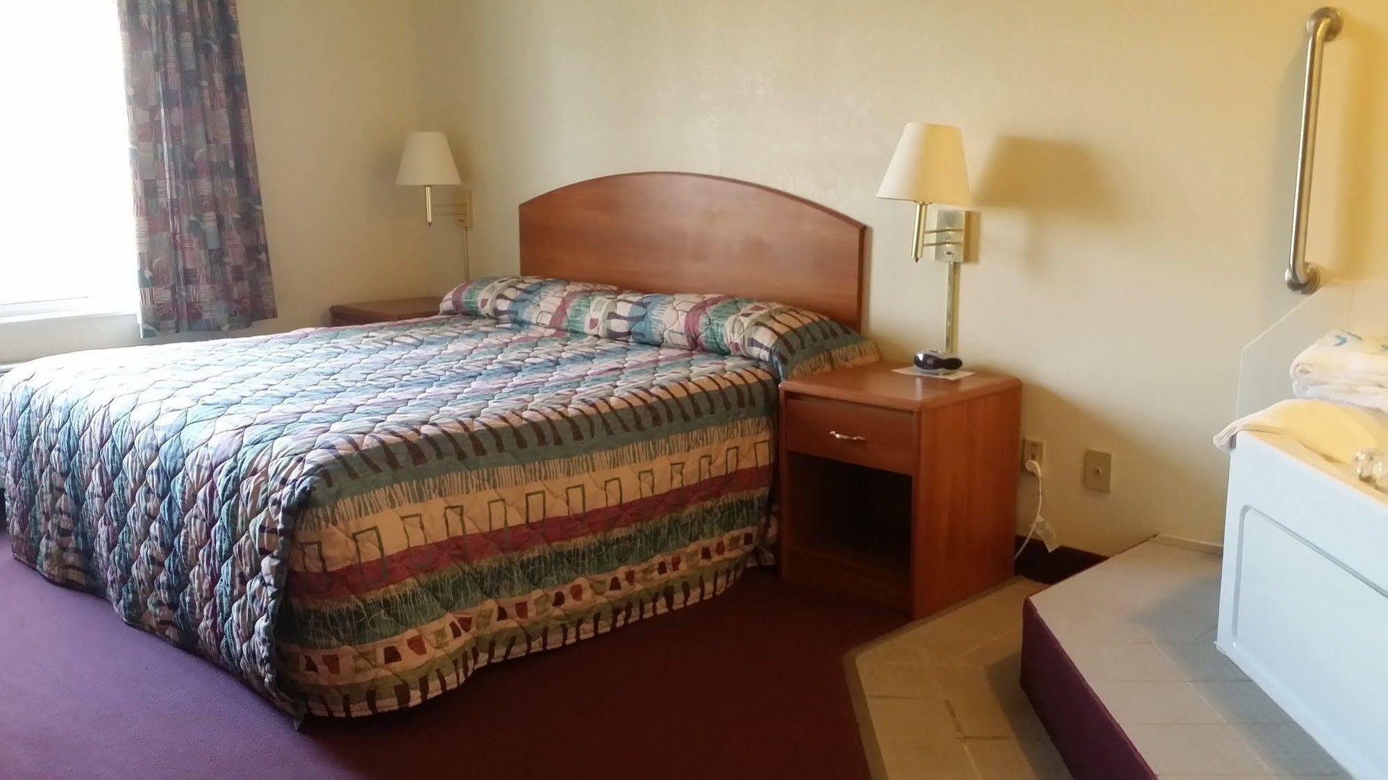 Budget Host Inn Allegan Екстериор снимка