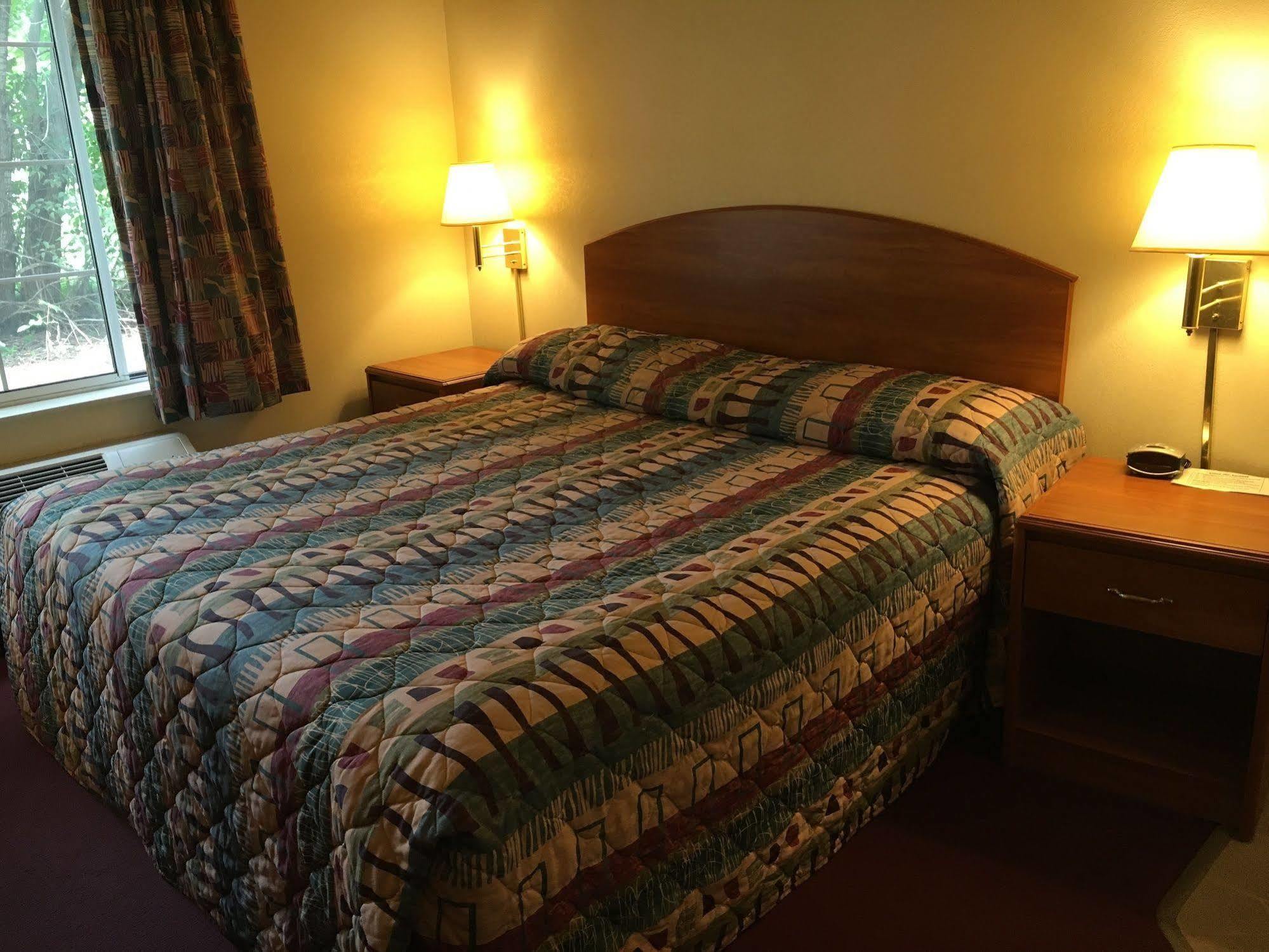 Budget Host Inn Allegan Екстериор снимка